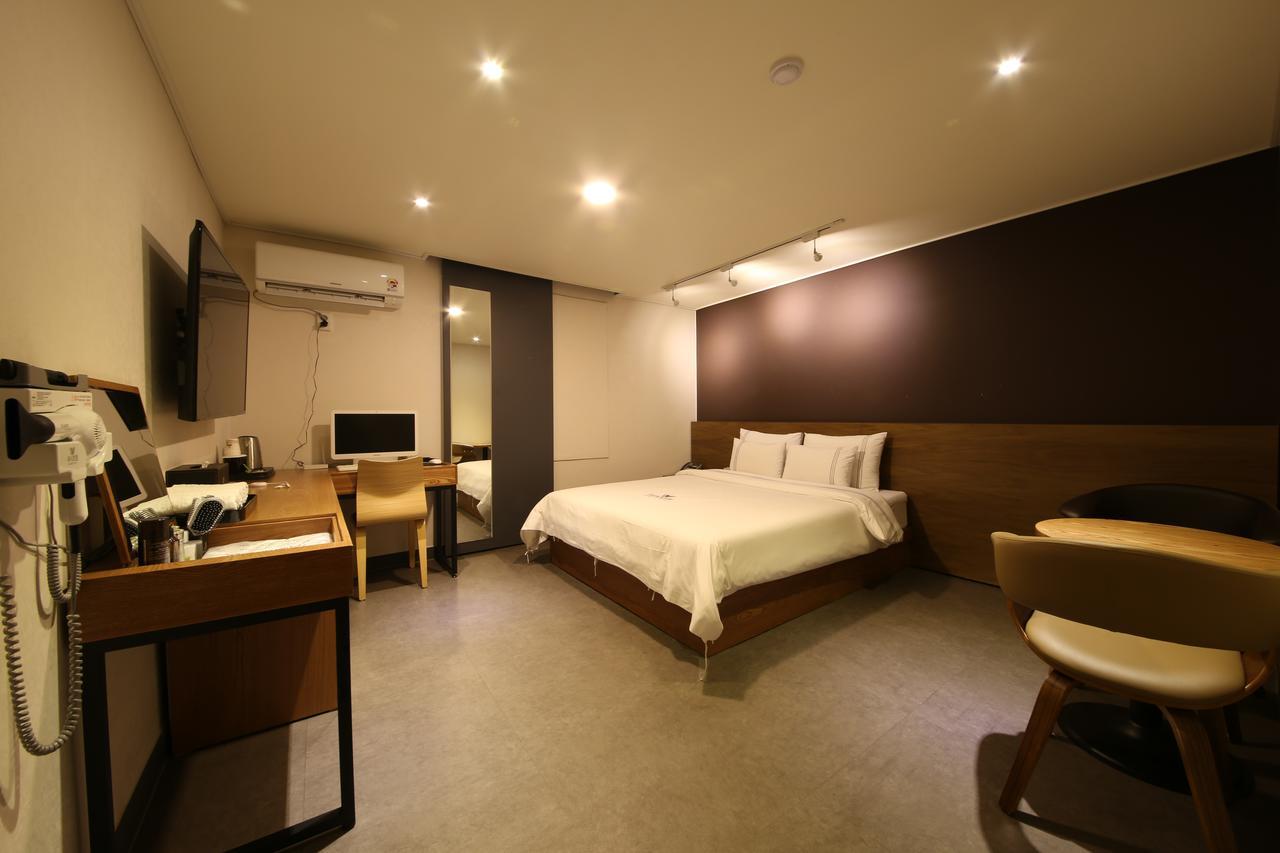Winner Hotel Чонджу Экстерьер фото